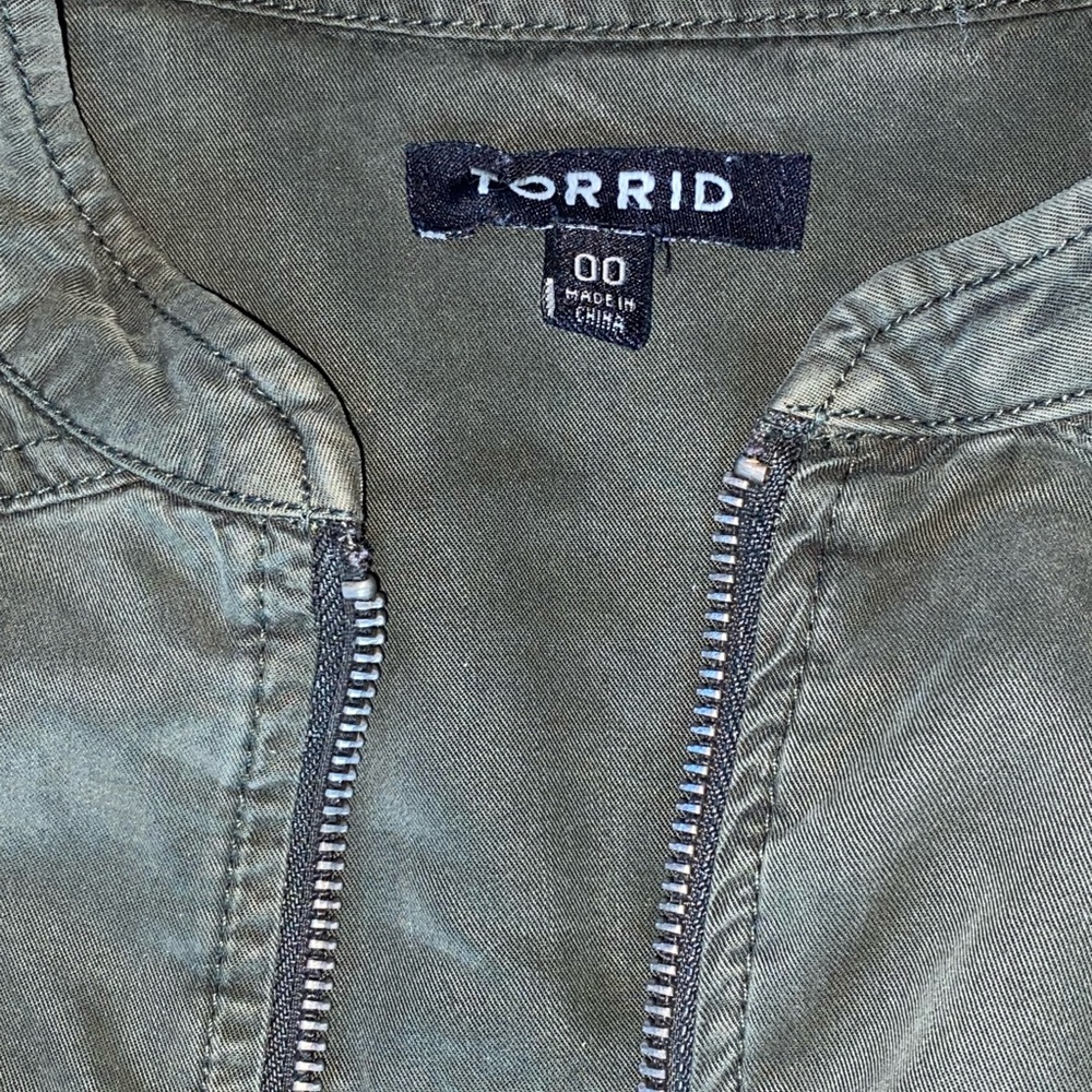Army green short sleeve jacket - Picture 3 of 4